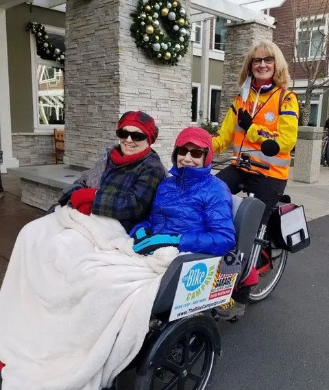 Chat trishaw with passengers